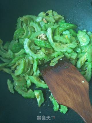 苦瓜炒鸡蛋的做法步骤：4
