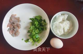 鲜虾蔬菜蛋炒饭的做法步骤：1