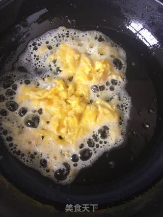 鲜虾蔬菜蛋炒饭的做法步骤：3