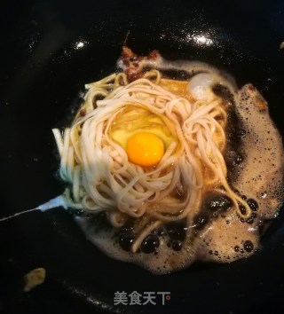 鸟巢煎蛋的做法步骤：4