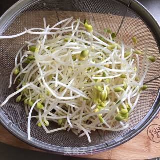 韭香豆芽的做法步骤：2
