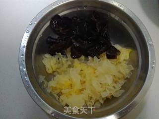 蚝油双耳小白菜的做法步骤：1