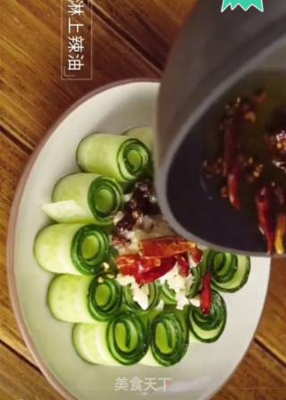 响油黄瓜卷的做法步骤：11