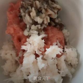 莲藕猪肉丸子的做法步骤：2