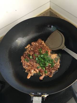 青椒炒肉丝的做法步骤：2