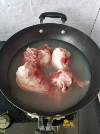 卤煮大骨头的做法步骤：1