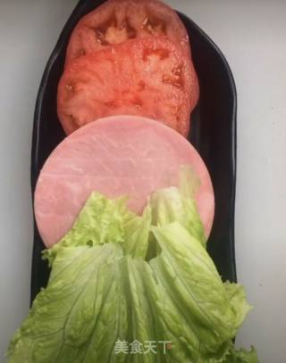 自制三明治的做法步骤：1