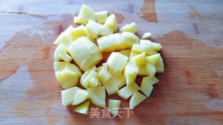 五花肉咖喱土豆饭的做法步骤：1