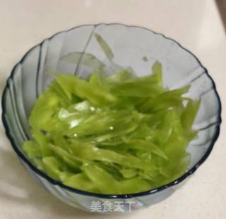 清炒莴笋的做法步骤：2