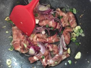 炒肥牛的做法步骤：4