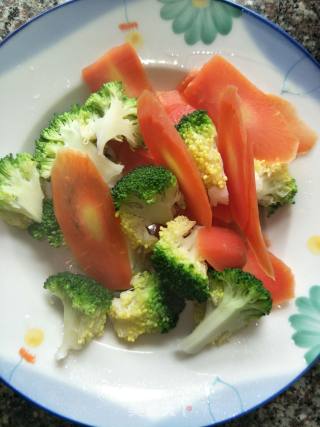 香菇炒西兰花的做法步骤：4