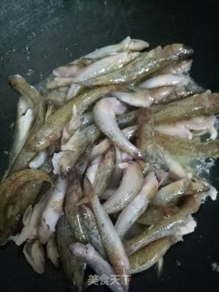 焖小鱼的做法步骤：3