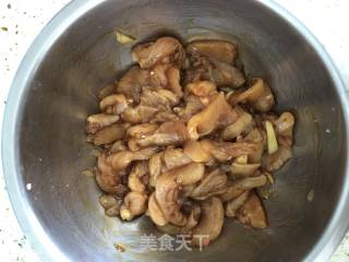 蒜苔烩鸡片的做法步骤：1