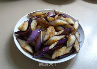 蒜香咸鱼炒茄子的做法步骤：3