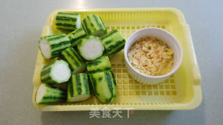 虾仁蒜蓉XO酱蒸丝瓜的做法步骤：2