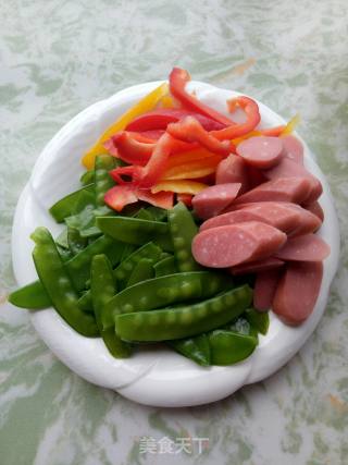 小炒荷兰豆的做法步骤：1