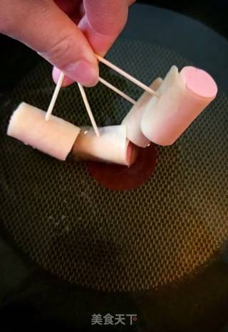 香肠土豆卷的做法步骤：5