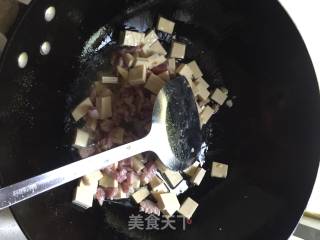 毛豆香干炒肉丁的做法步骤：4