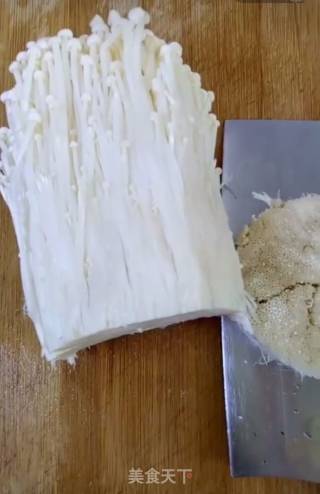 凉拌金针菇的做法步骤：1