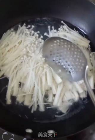 凉拌金针菇的做法步骤：3