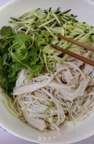 凉拌金针菇的做法步骤：4