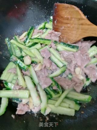 瘦肉炒黄瓜的做法步骤：4