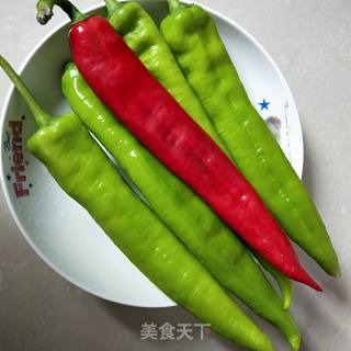 青椒炒腊肉的做法步骤：1