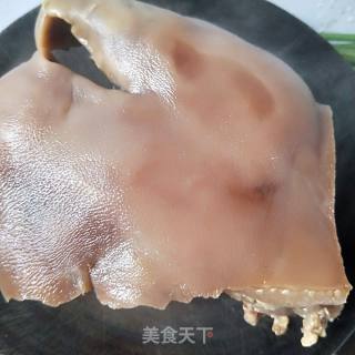 青椒炒腊肉的做法步骤：2