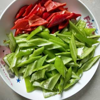 青椒炒腊肉的做法步骤：5