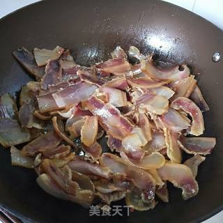 青椒炒腊肉的做法步骤：6