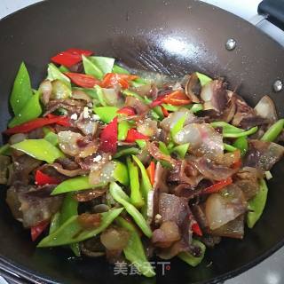 青椒炒腊肉的做法步骤：9