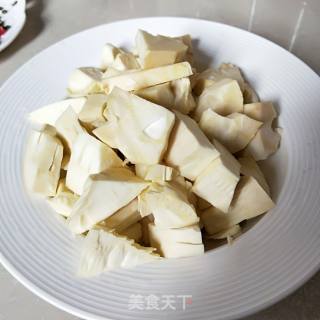 春笋焖鸡块的做法步骤：2