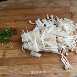 肉末金针菇汤的做法步骤：1