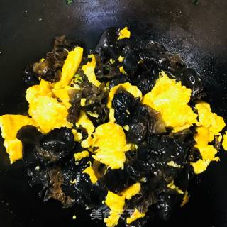 木耳炒蛋的做法步骤：5
