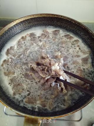 酸辣浇汁肥牛片的做法步骤：1