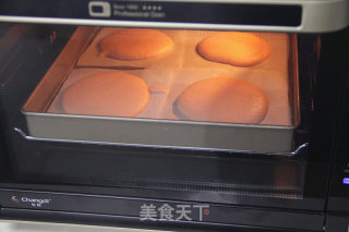 颜值爆棚的草莓蛋糕的做法步骤：7