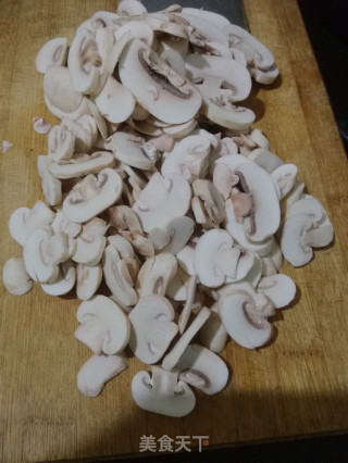 小炒口蘑的做法步骤：1