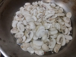 小炒口蘑的做法步骤：2
