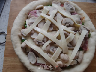 什锦披萨的做法步骤：9