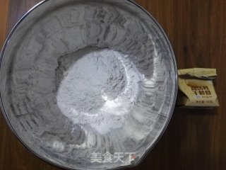 褐麦豆沙餐包的做法步骤：1