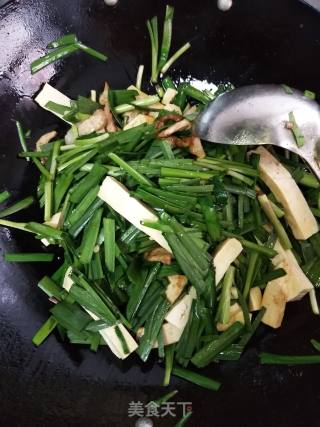 韭菜炒豆干的做法步骤：4