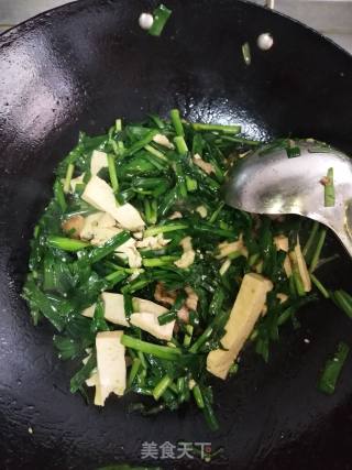 韭菜炒豆干的做法步骤：6