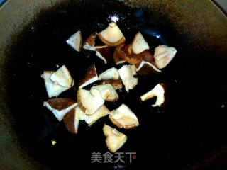 蒜苗香菇酱鸡蛋的做法步骤：7