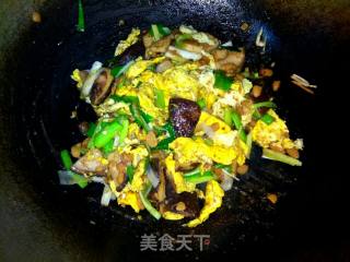 蒜苗香菇酱鸡蛋的做法步骤：10
