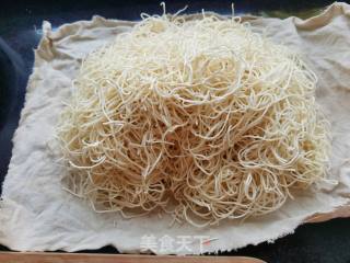 “蒸菜”蒜苔肉卤面的做法步骤：4