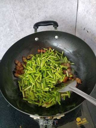 “蒸菜”蒜苔肉卤面的做法步骤：6