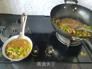 “蒸菜”蒜苔肉卤面的做法步骤：8