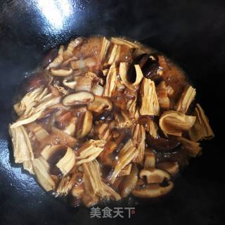 香菇烧腐竹的做法步骤：10