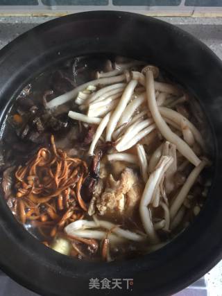 补水润燥排湿气补身竹林鸡汤的做法步骤：5