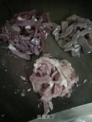 炒猪杂的做法步骤：1